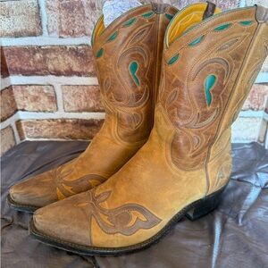 Sundance Tan and Green Heeled Boots